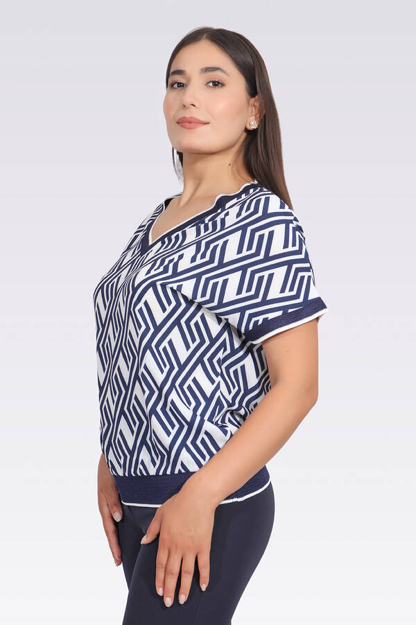 10389 ŞERİT DETAYLI DESENLİ BLUZ