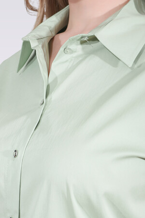 10759 PAMUKLU KUMAŞ RAHAT KESİM GÖMLEK - Thumbnail