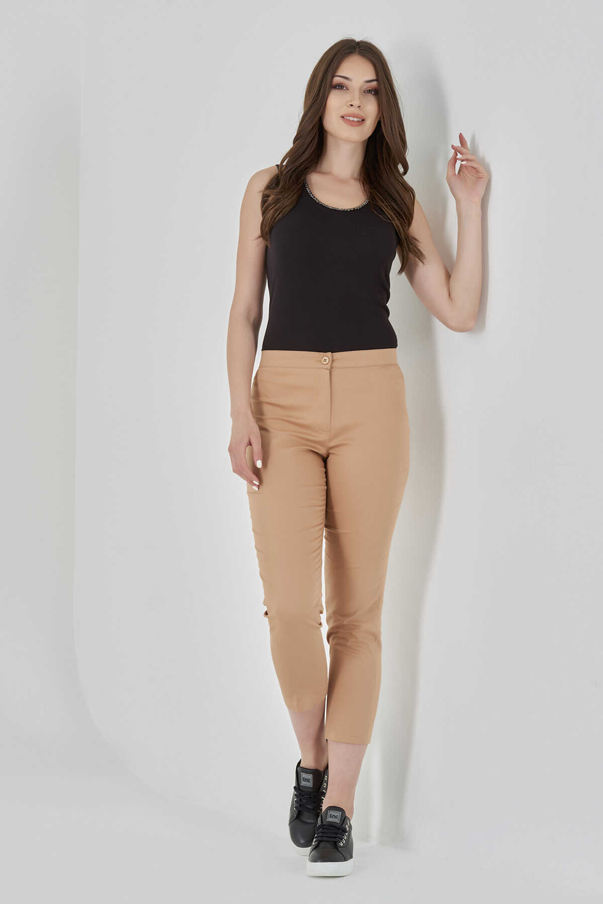 30046 Dar Paçalı Kısa Pantolon