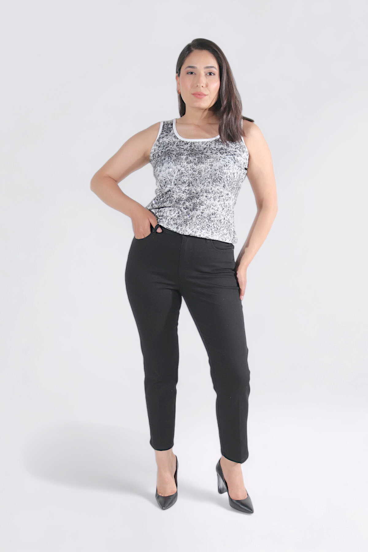 30225 Dar Paçalı Bilek Boy Likralı Kot Pantolon
