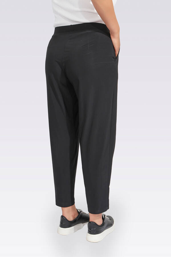 30273 PİLE DETAYLI RAHAT KESİM BELİ LASTİKLİ ÖRME PANTOLON