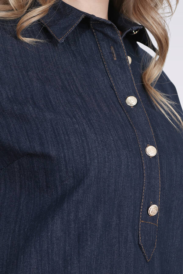 40218 ŞIK DÜĞME DETAYLI MİDİ BOY KISA KOL DENİM ELBİSE